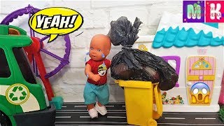 МАКС ВЫКИНУЛ ВСЕ ИГРУШКИ! КАТЯ И МАКС ВЕСЕЛАЯ СЕМЕЙКА #Мультики с куклами #Барби #forkids МАКС ВЫКИНУЛ ВСЕ ИГРУШКИ! КАТЯ И МАКС ВЕСЕЛАЯ СЕМЕЙКА #Мультики с куклами #Барби #forkids