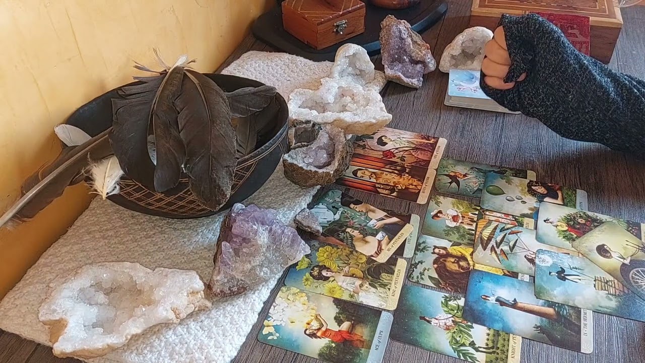 #حط_شخص_ببالك❤️ اكثر شئ يحبه/يعجبه فيك؟ #تاروت_بالعربى #اختر_كارت #tarot