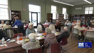 Mayor Sarno joins Friendsgiving at Springfield Senior Center
