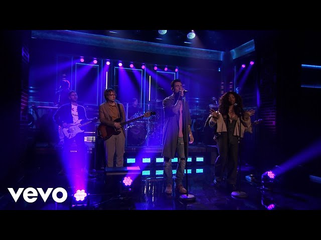 Maroon 5 - What Lovers Do ft. SZA (Live On The Tonight Show Starring Jimmy Fallon/2017) class=