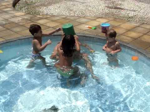 Davi e Sal na piscina