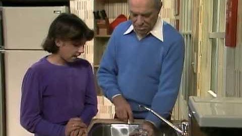 Water Pressure Trick! - Mr. Wizard