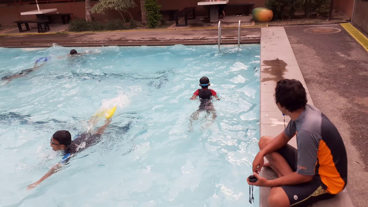Latihan renang dasar.. gaya katak - YouTube