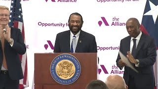 Mayor Turner Congressman Al Green present 1 5M award to renovate facilities at The Alliance