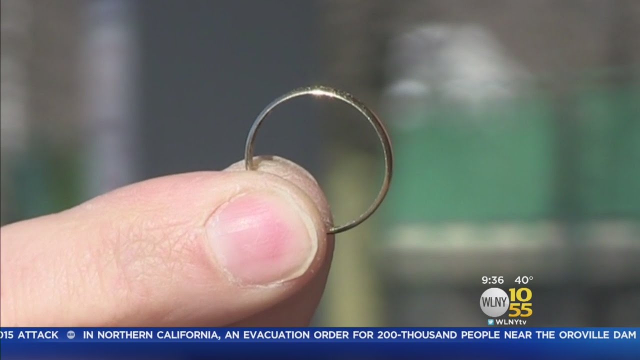 Good Samaritan Finds Wedding Ring - YouTube