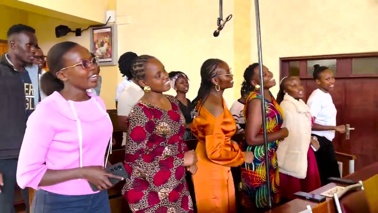 HIVI NDIVYO INATUPASA KUISHI BY F.E NYANZA || LA CUATRO VOCES.