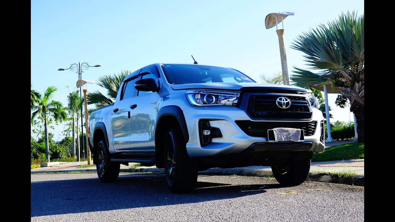 Toyota hilux black onyx