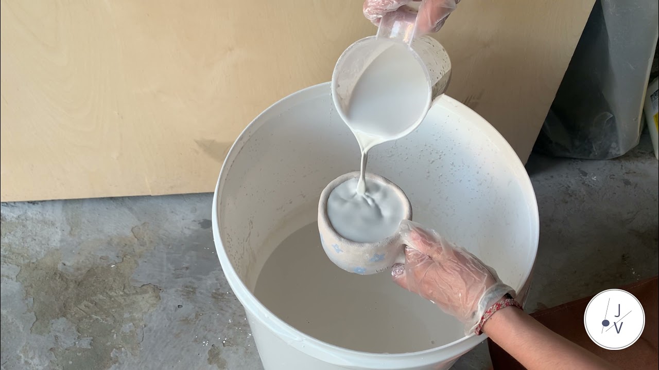 Helle glasur  på små gjenstander -Keramikk