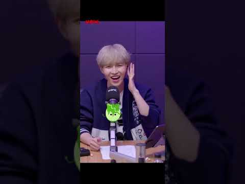 (야간합주실)김재환에게 받은 앨범 자랑하는 짐승호ㅋㅋㅋㅋ
