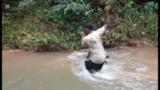 Vivencias de Saturnino en el río!!¡