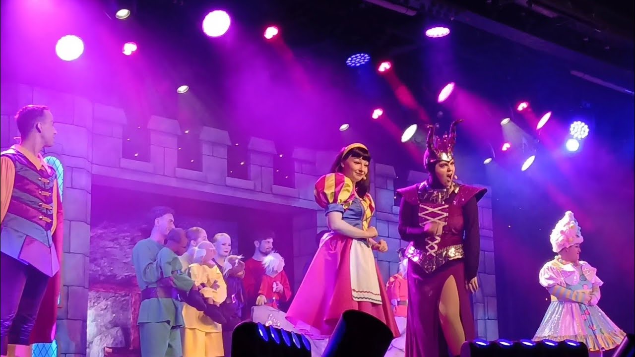 Snow White And Her Magnificent Friends! Pantomime! Butlins Minehead October 2025! 