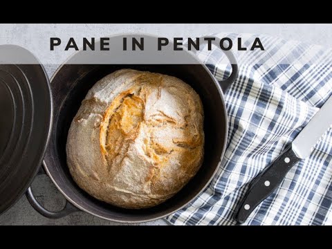 Cucina con la pentola per pane