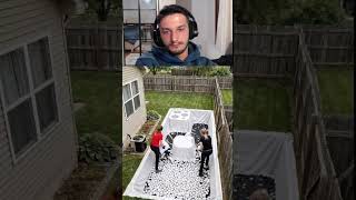 Adam Bahçesine Telefon Şekli̇nde Havuz Yapti Bunu Beklemiyordum