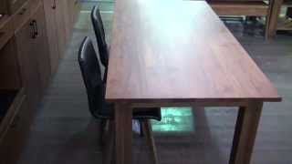 【デザイン家具.com】 ヴィンテージなデザイン 重厚感ある無垢材のダイニングテーブル