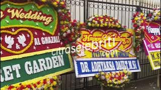 Karangan Bunga Pasangan Selebriti Al Ghazali dan Alyssa Daguise Sepanjang JICC Dari Berbagai