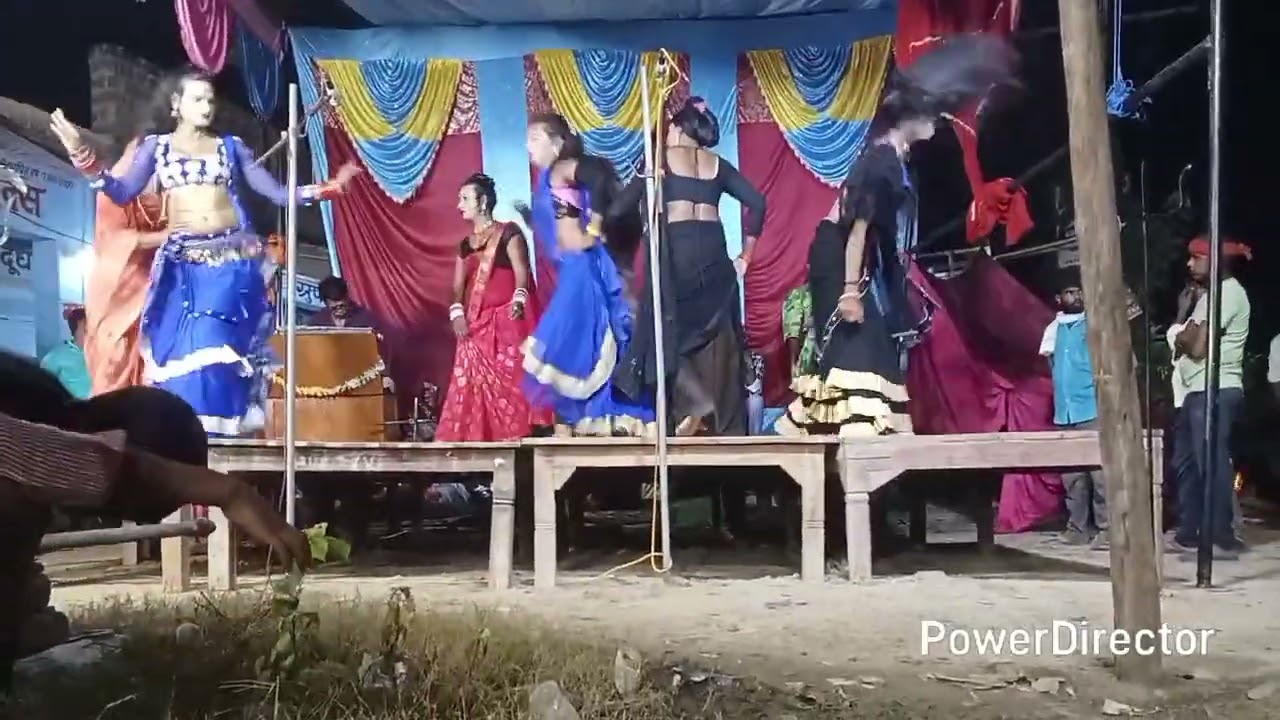 नौटंकी में ग्रुपडांस lovely Rani Fatehpur ll yah karykram Pratapgarh jile mein hai