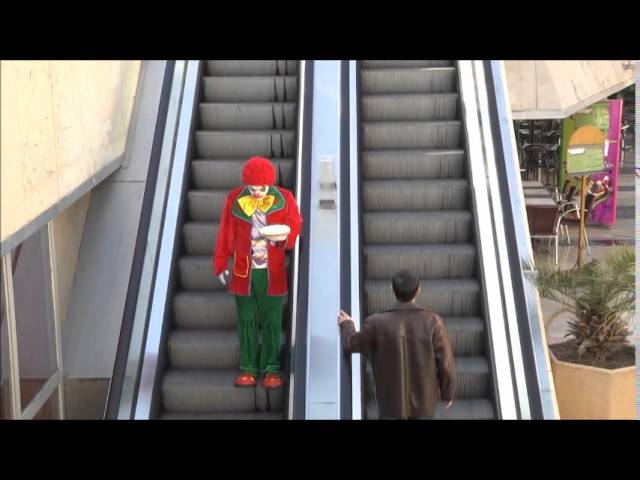 【海外ドッキリ】フランスのいたずら者レミ・ガイヤーによるパイどっきり【フランス発】