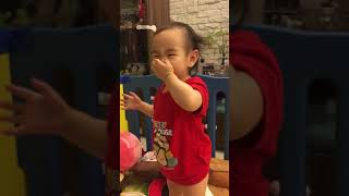 1071215 啾啾捂嘴笑 好好笑😂😂😂