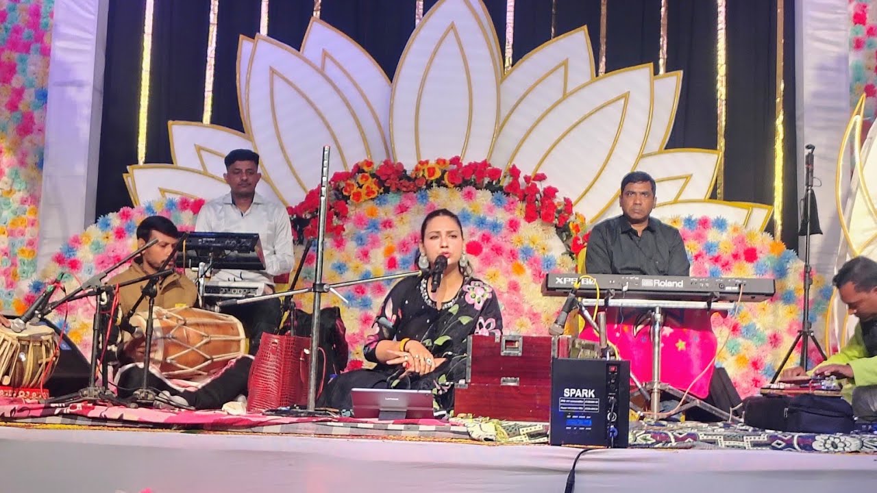 लाले लाले होठवा से बरसे ला ललैया * Lale Lale Hothwa Se Barse La Lalaiya Kajal Gazal Video 