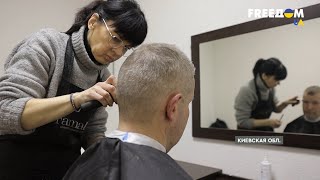 Работа парикмахерской в освобожденном Ирпене. Разговор с посетителем