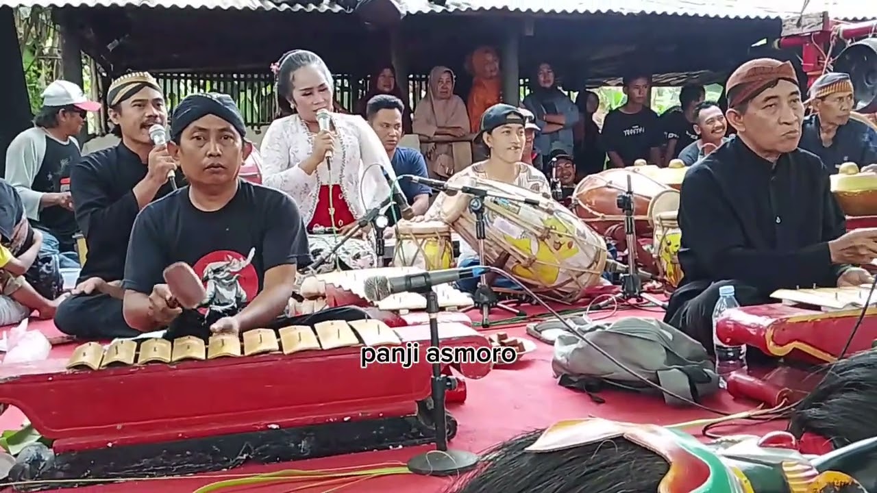 SEKAR GADUNG FERSI MARDIONO VANS HOUS