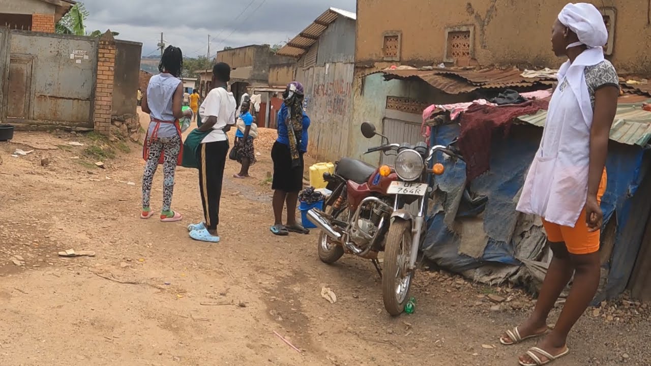 Inside  KAJANSI a Local Community in AFRICA🌍🇺🇬UGANDA