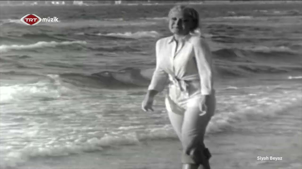 Neşe Karaböcek - Bir Öptüm ( Yağmur) Siyah Beyaz   2 TRT Müzik HD 4K