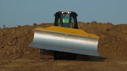 Cat® D4 Dozer | Blade Range of Motion