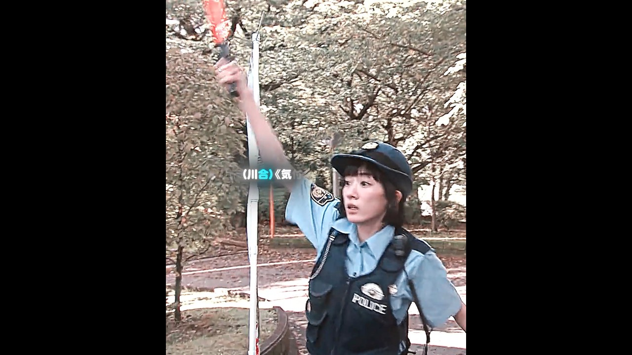 この警察官は、道路にいた子供を助けようとして車にはねられた #edit #映画 #shorts