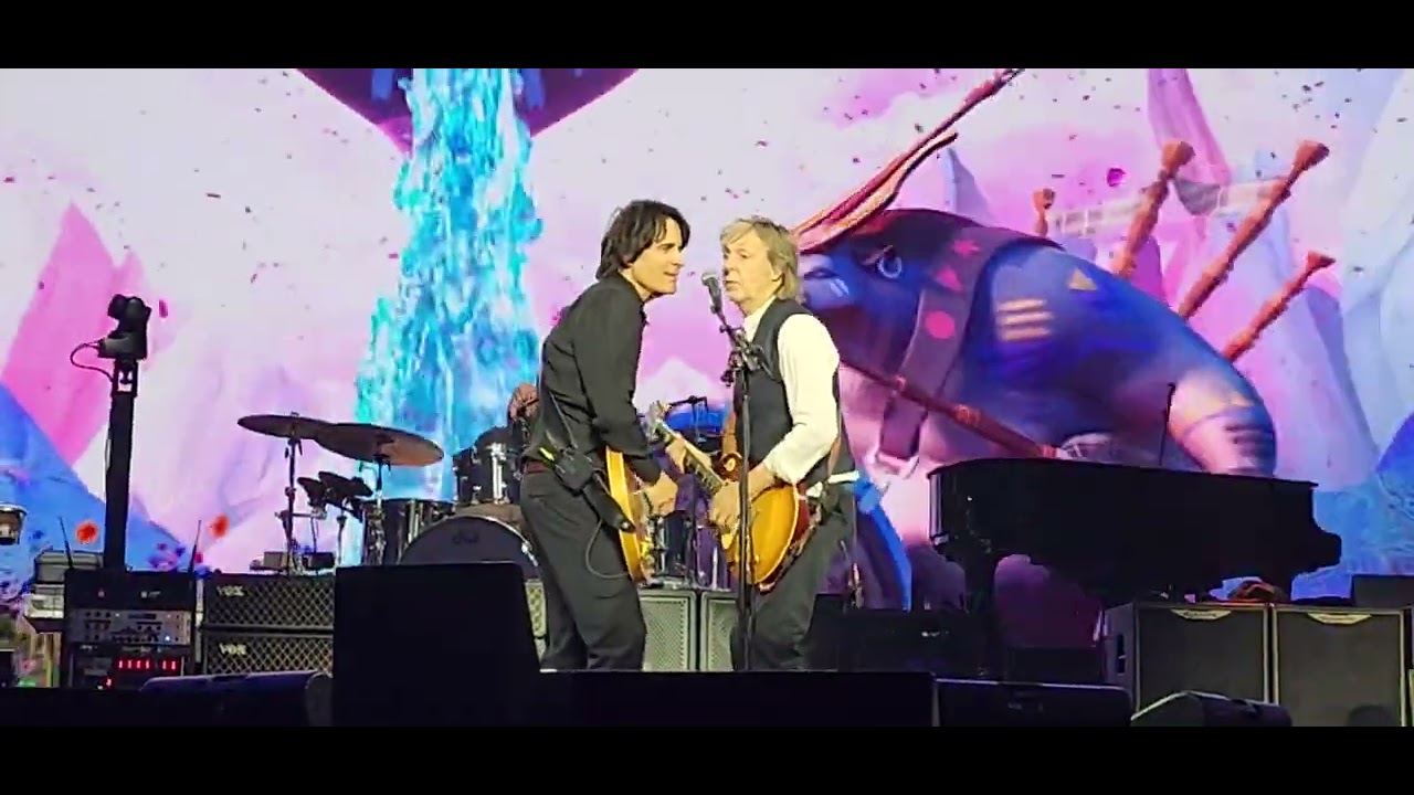 PAUL MCCARTNEY- GOLDEN SLUMBERS MEDLEY, Front Row at WiZink arena, Madrid Spain, Dec 10, 2024