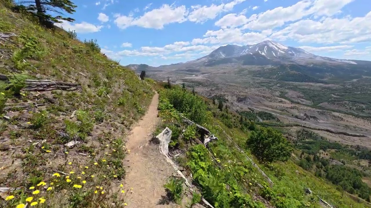 Hiking Boundary Trail 1 to Johnston Ridge at Mt St Helens