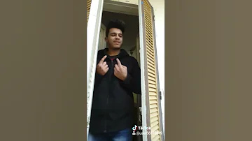 شاب لسه في اعداديه 