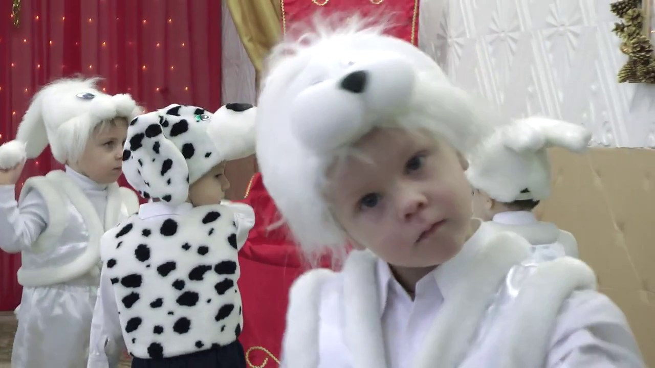 Танець і гра з сніжками на новорічному святі 2018 Дивний телефончик  у яслах  Муз  кер  Максюта Г  В