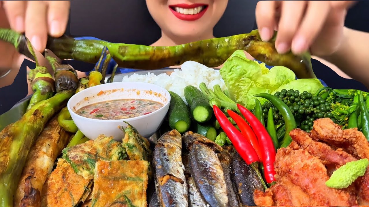 Thaifood ASMR น้ำพริกกะปิ แหนมสามชั้นทอดแกล้มพริกสด ผักจัดเต็ม Shrimp paste chili paste MUKBANG show