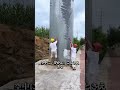 石を一瞬で粉砕できる磁石を見たことがあるだろうか