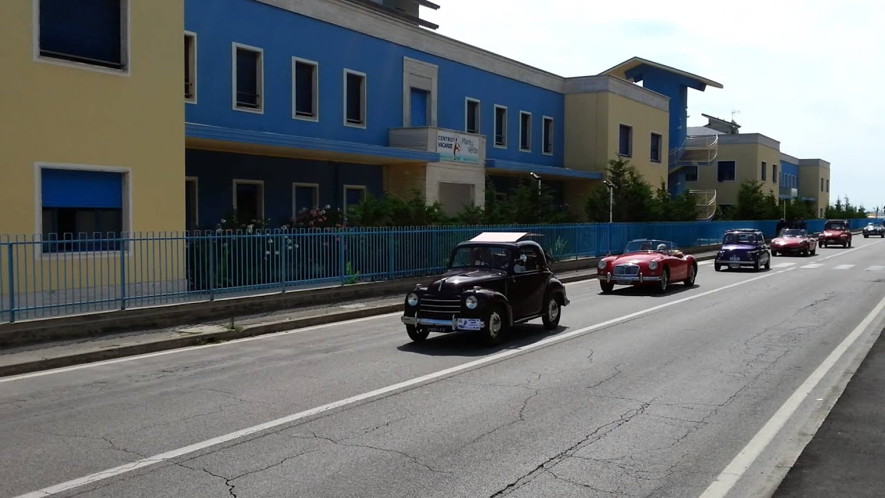 Oldtimer Parade - Vintage Cars in Italy - FANCY HORNS LOL! :)