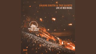 Born & Raised (Live at Red Rocks) (Live) (feat. Molly Tuttle) - Shane Smith & the Saints