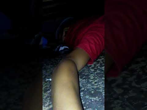 Un Fantasma Abajo demi cama