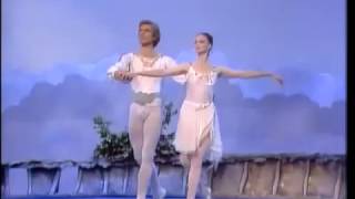 CHACONNE  (Music: Gluck / Choreography: Balanchine)