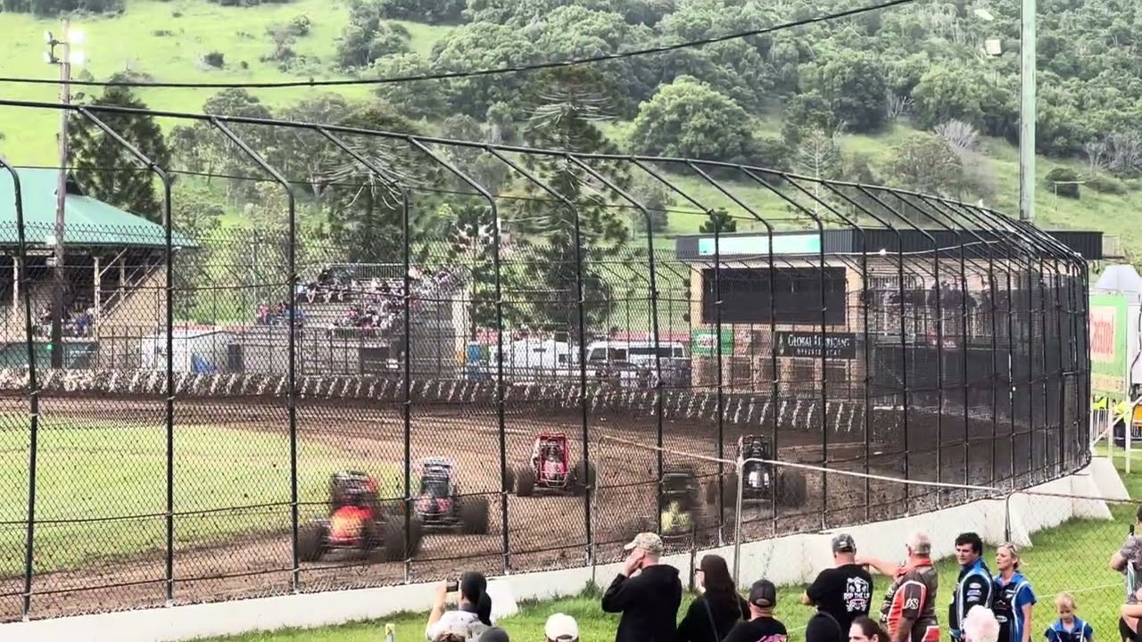 Heat 2 Wingless Sprints Lismore Speedway 26/12/2025