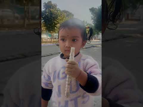 Tukur Tukur kya dekhchhe