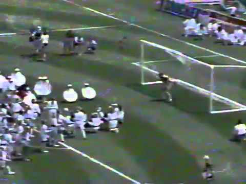 Diana Ross verschiesst Elfmeter an der Eröffnungsfeier der WM 1994