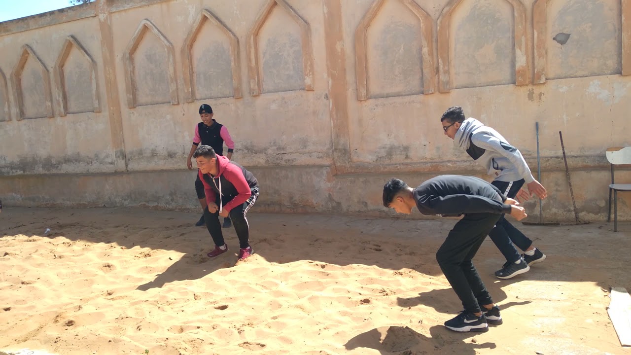 لعبة شبه رياضية في الوثب الطويل:  لعبة الارقام لتعلم الهبوط.