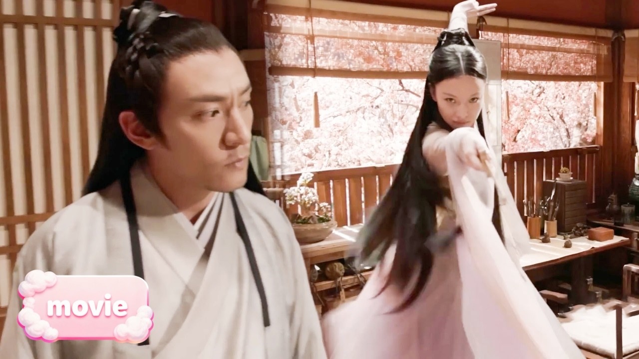 單身千年的高冷神尊，卻唯獨對這個凡人動了心，竟然偷偷溜進桃林，偷窺女孩的日常生活！