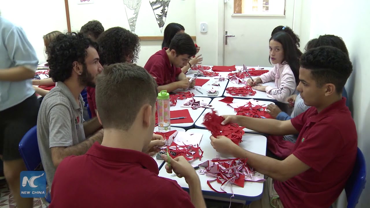 Brazilian students turning toward Chinese