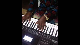 How to play African praise in church, piano let's praise God together 🙏. Resimi
