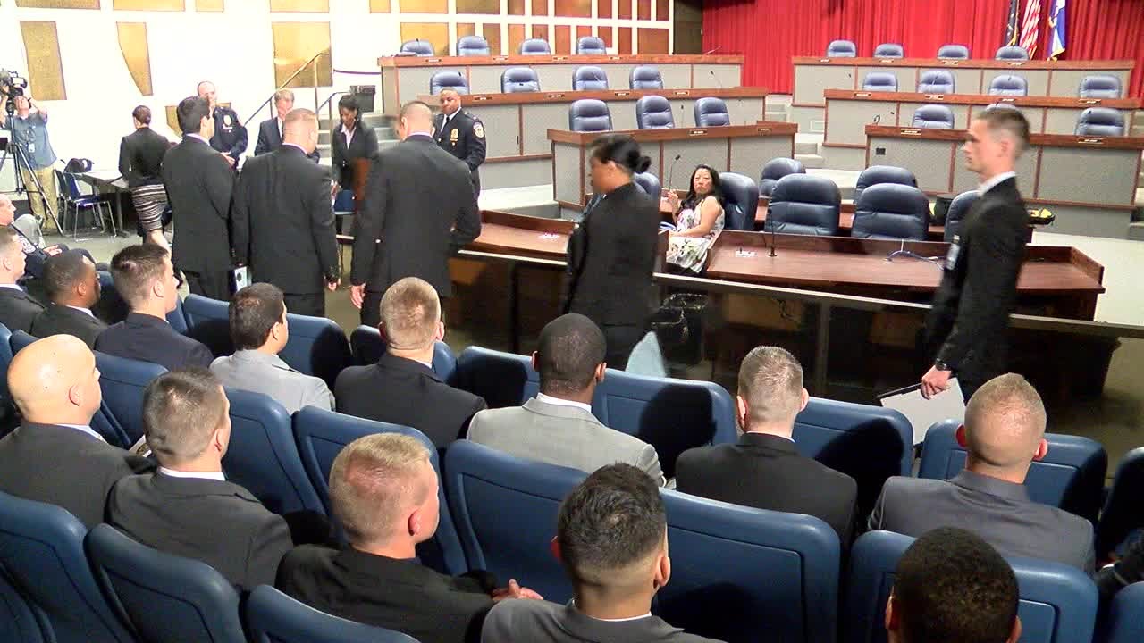 IMPD Chief Troy Riggs welcomes new recruit class. - YouTube