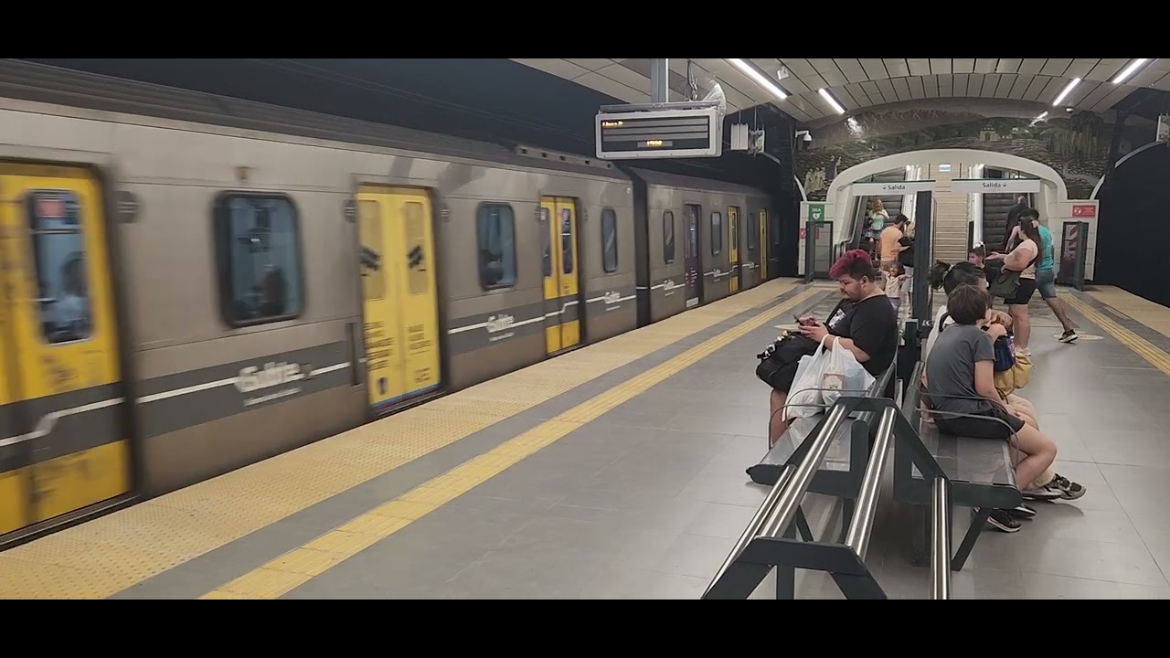 7950 - SUBTE  ALSTOM METROPOLIS SERIE 300 SALIENDO DE LA RENOVADA ESTACIÓN PLAZA ITALIA