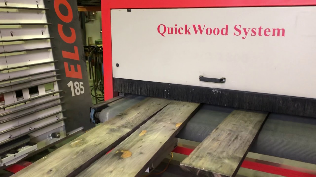 Borstelen van oud grijs steigerhout