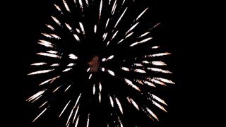 2.5 D1 Gold Glitter Aerial Ball Shell Firework [FULL HD]